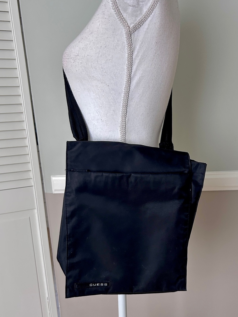 Y2K GUESS Bag Messenger Black Nylon Adjustable Crossbody Strap Unisex Travel